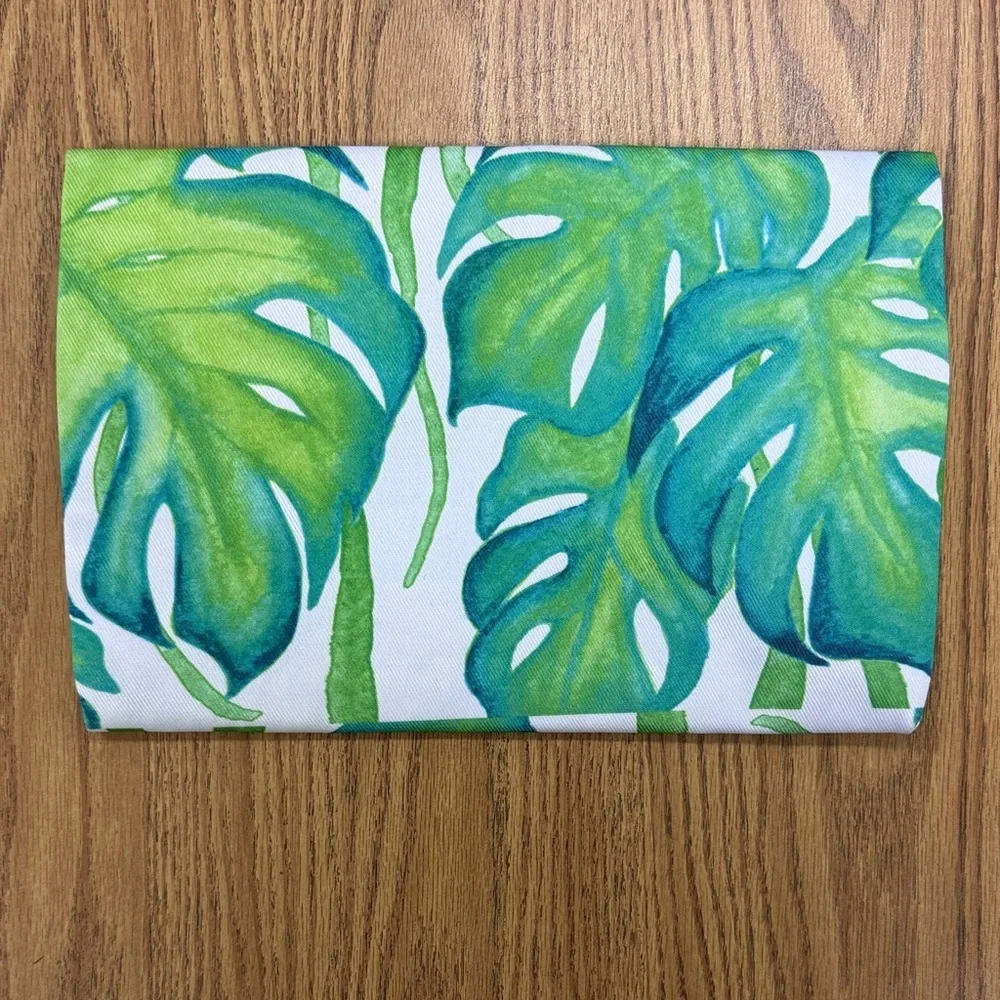 Pura Vida Green‎ Leaf Print Clutch